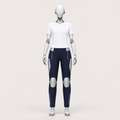 AURA trägt die lange BotCouture Utility Pants Light mit neutralem Soft-White-Basistop